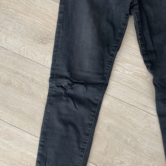 AG lightly distressed jeans - Picture 4 of 7